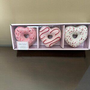 Cupcakes and Cashmere HEART Shaped DONUTS Ceramic SET of 3 Valentine's Day NIB